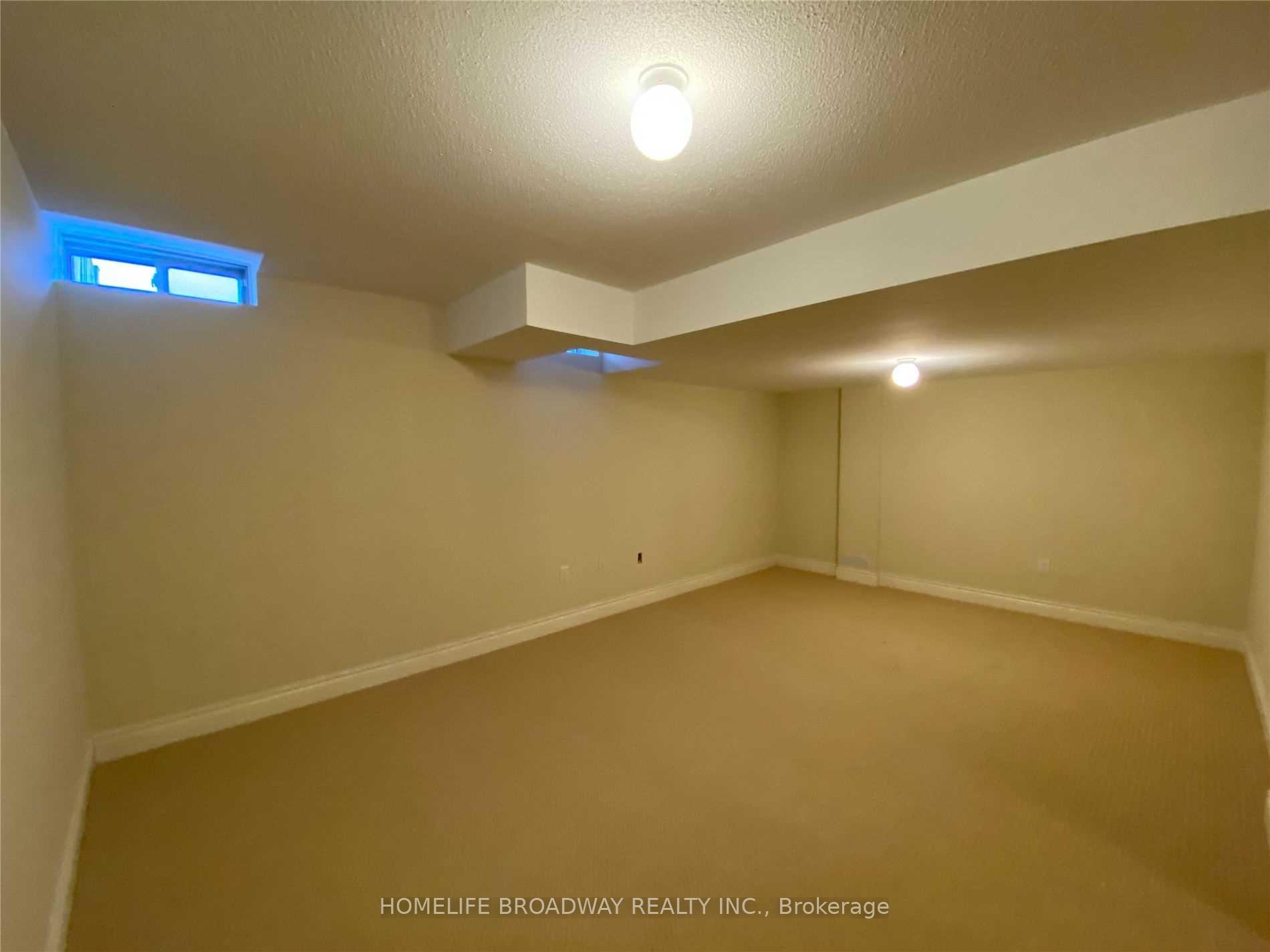 Photo 12 of 23 Nottingham Drive, Richmond Hill, Westbrook — HOMEH