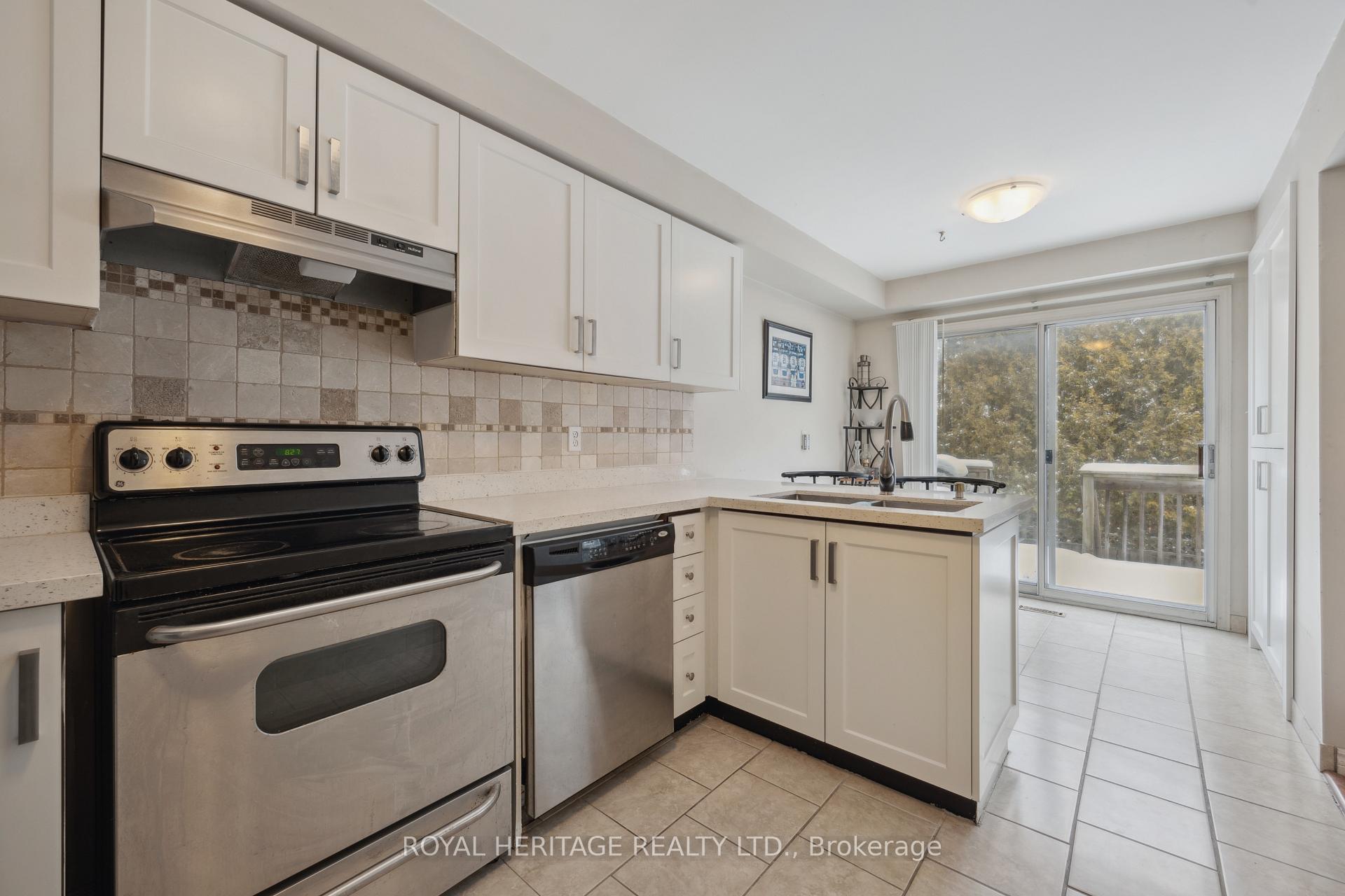 Photo 9 of 11 Teddington Crescent, Whitby, Pringle Creek — HOMEH