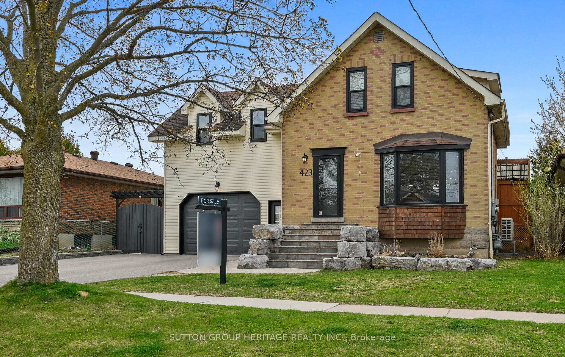 Front of 423 Fairleigh Avenue