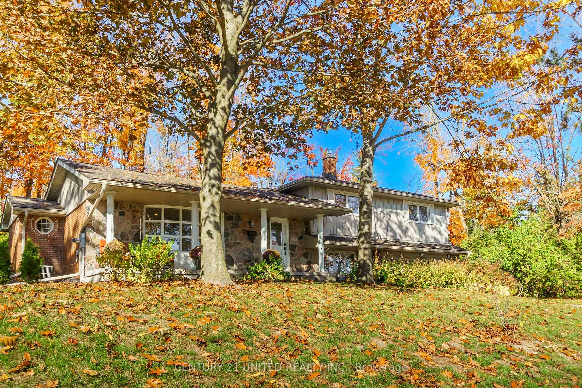 Photo 2 of 45 Crestwood Avenue, Peterborough, Monaghan Ward 2 — HOMEH