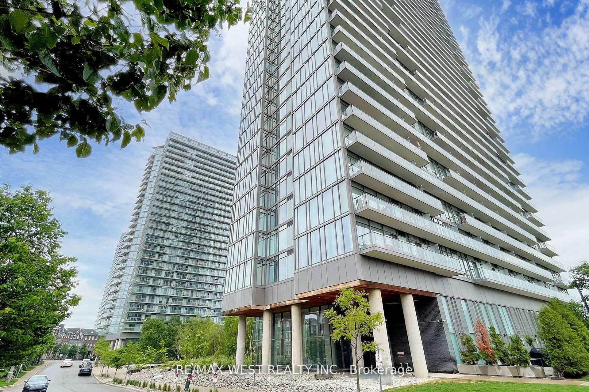 Photo 2 of Unit 813, 103 The Queensway, Toronto, High Park-Swansea — HOMEH