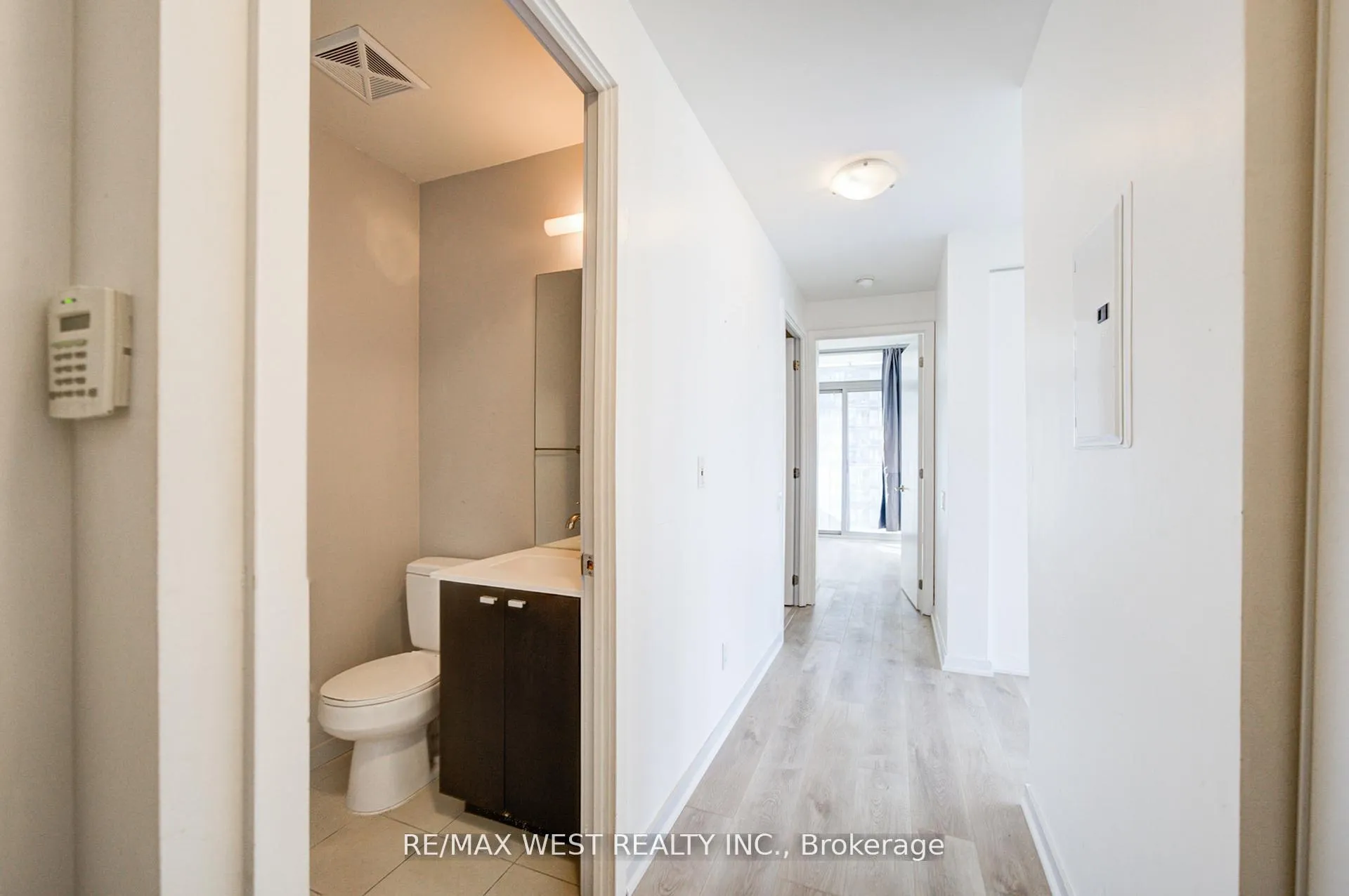 Photo 7 of Unit 813, 103 The Queensway, Toronto, High Park-Swansea — HOMEH