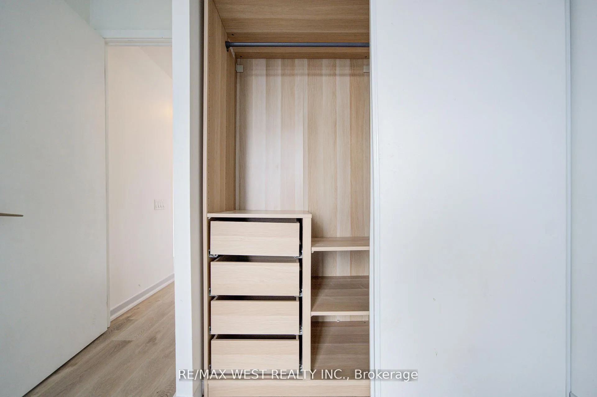 Photo 14 of Unit 813, 103 The Queensway, Toronto, High Park-Swansea — HOMEH