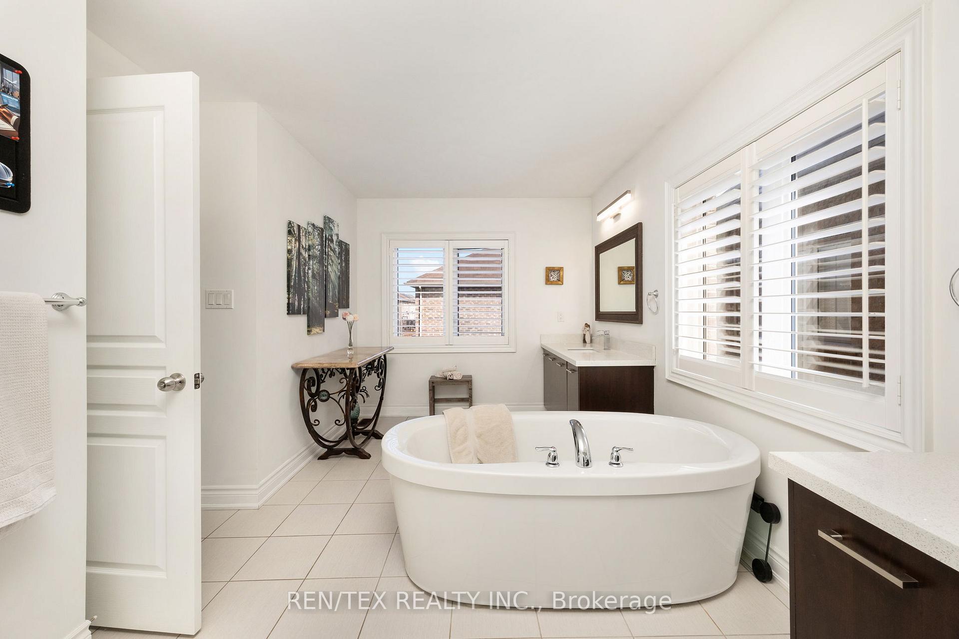 Photo 33 of 68 Beaconsfield Drive, Vaughan, Kleinburg — HOMEH