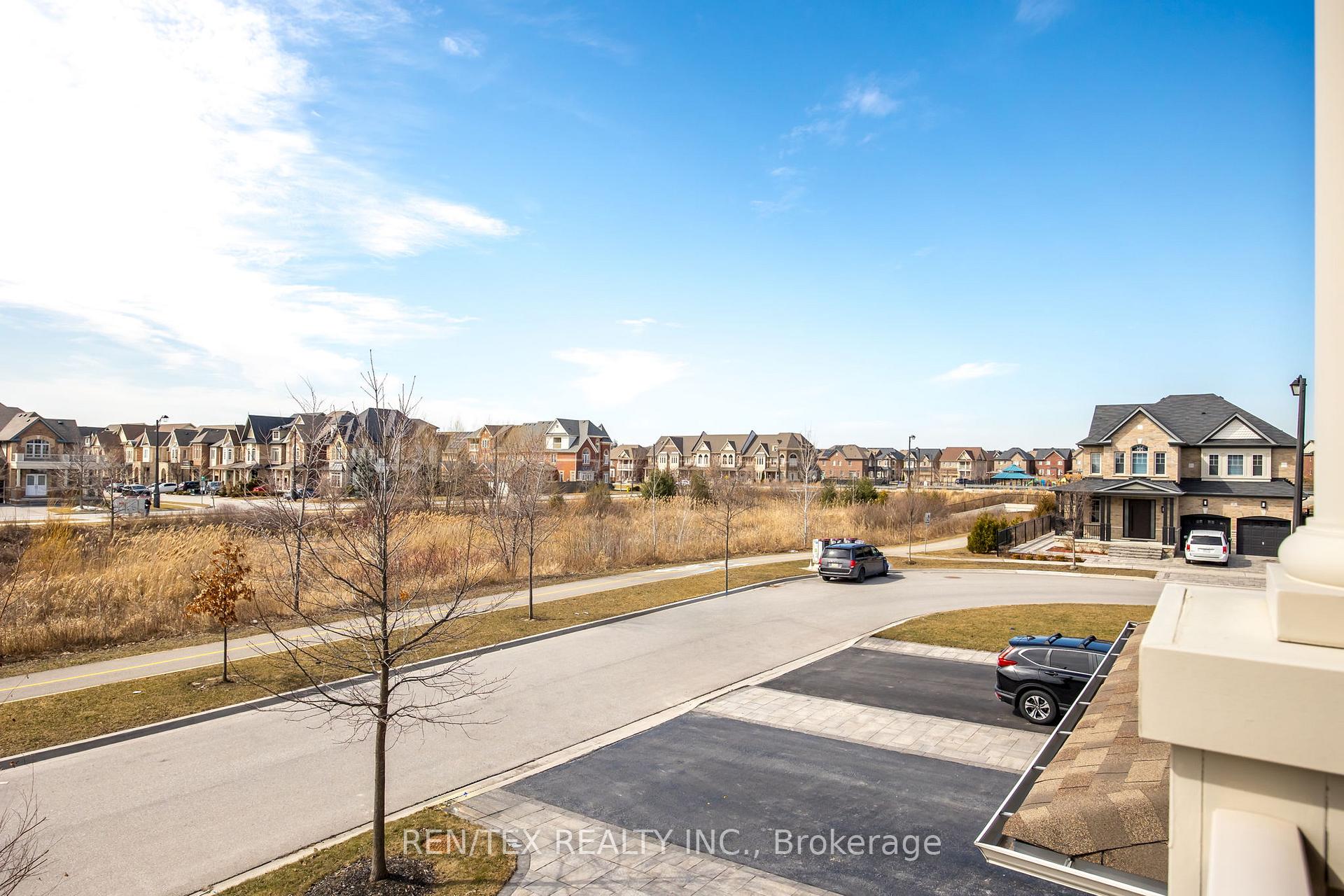 Photo 43 of 68 Beaconsfield Drive, Vaughan, Kleinburg — HOMEH