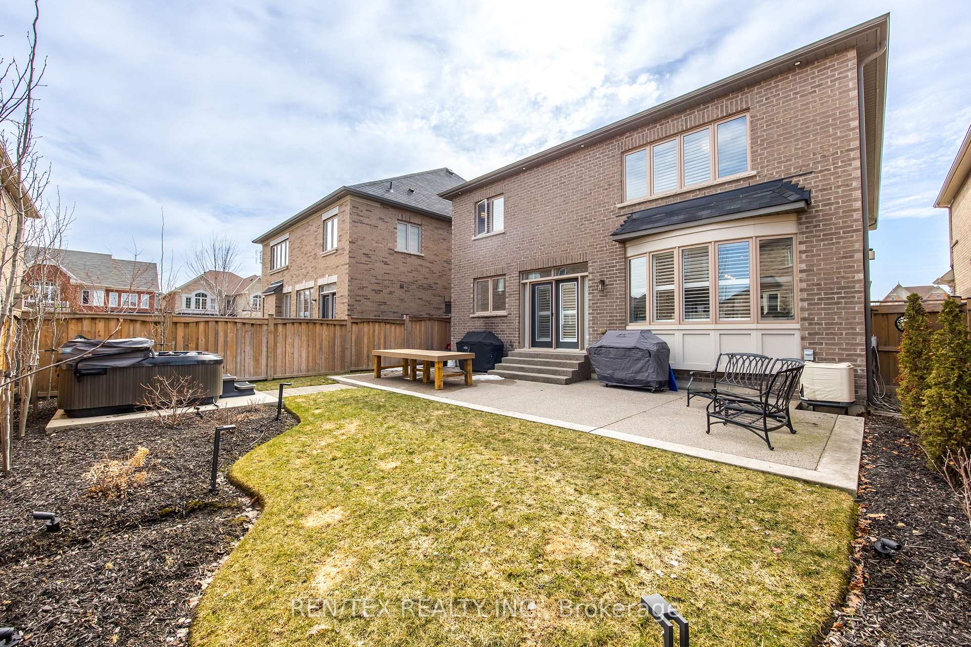 Photo 44 of 68 Beaconsfield Drive, Vaughan, Kleinburg — HOMEH