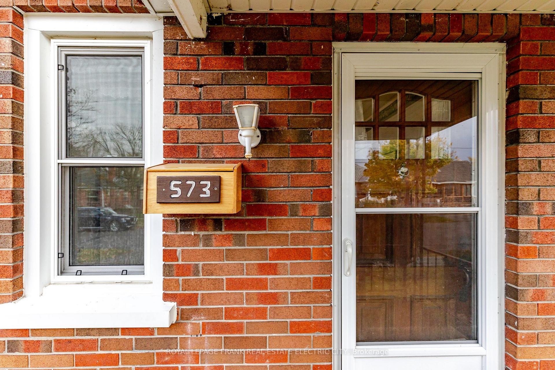 Photo 4 of 573 McCannan Avenue, Peterborough, Town Ward 3 — HOMEH