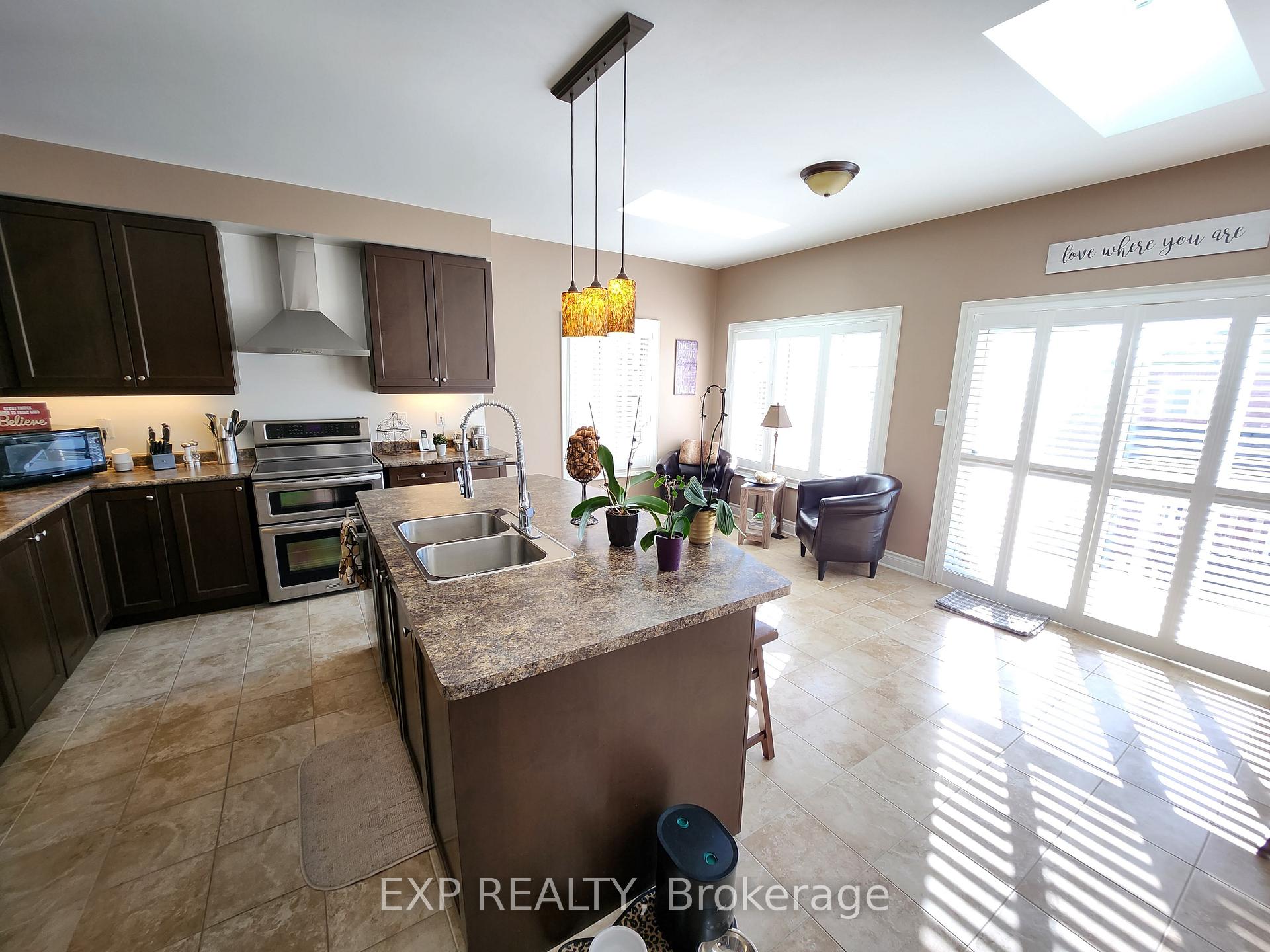 Photo 4 of 2045 Queensbury Drive, Oshawa, Taunton — HOMEH