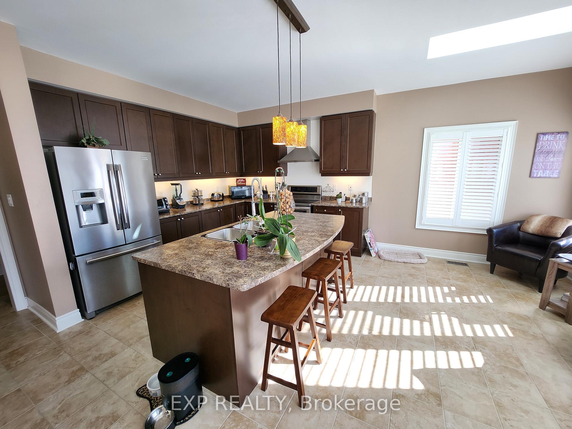 Photo 5 of 2045 Queensbury Drive, Oshawa, Taunton — HOMEH