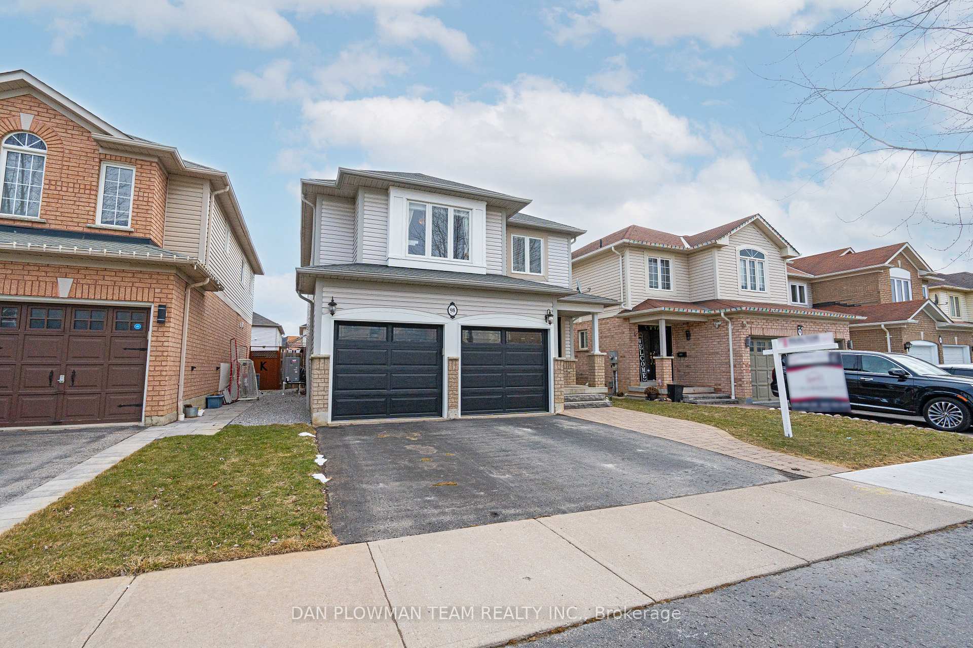 Photo 2 of 98 Longueuil Place, Whitby, Pringle Creek — HOMEH