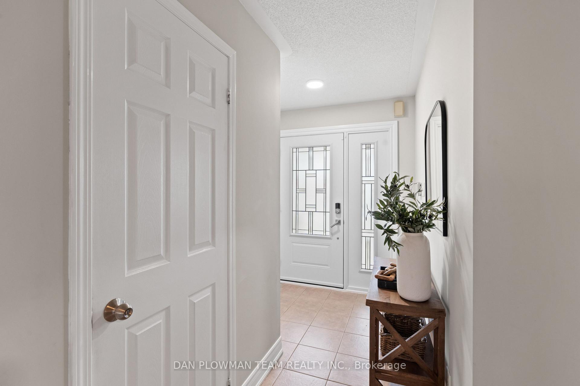 Photo 4 of 98 Longueuil Place, Whitby, Pringle Creek — HOMEH