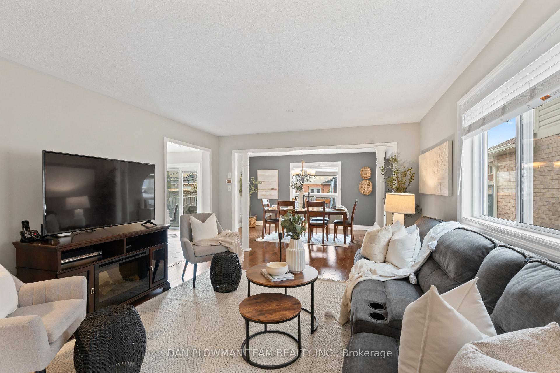 Photo 6 of 98 Longueuil Place, Whitby, Pringle Creek — HOMEH