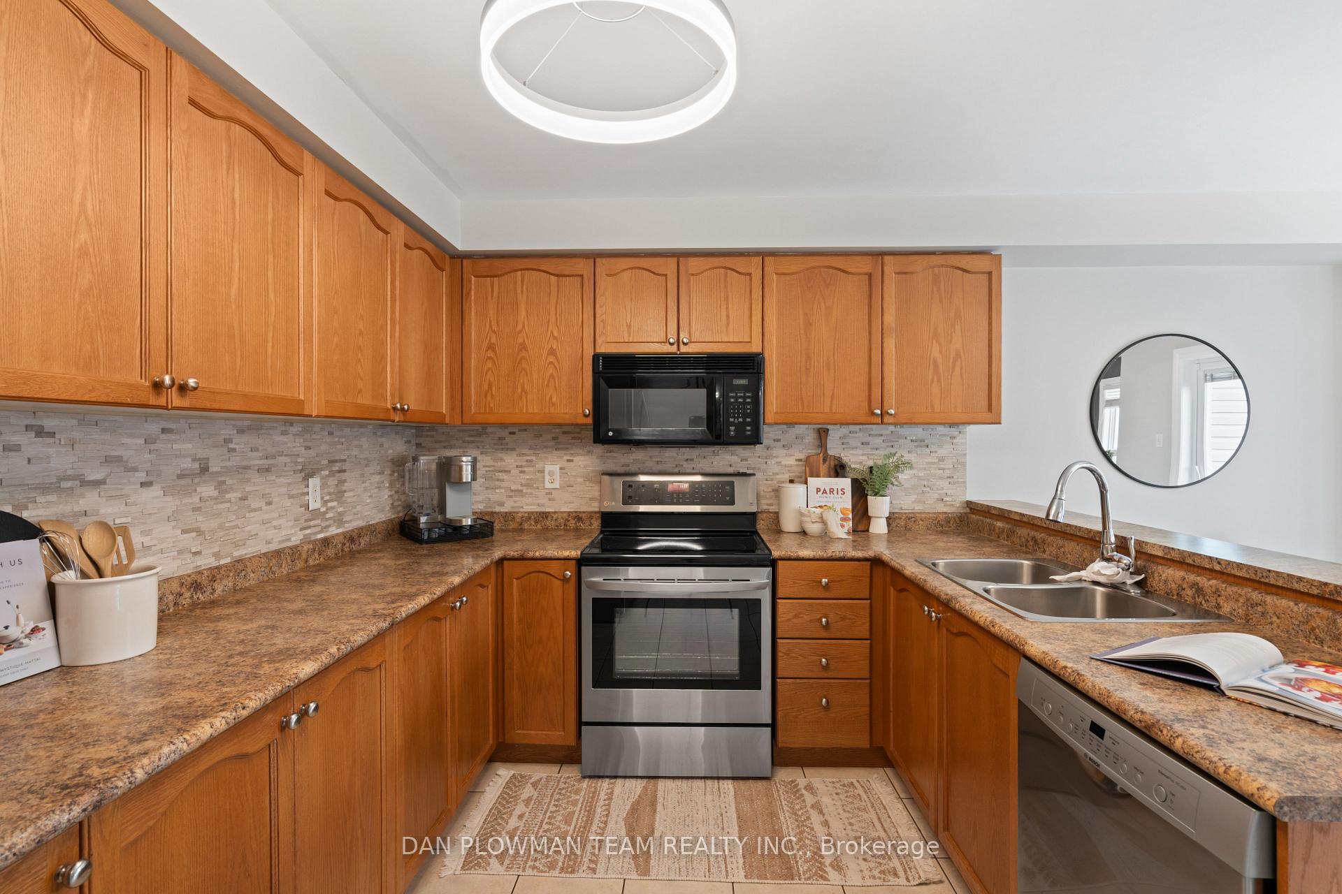Photo 11 of 98 Longueuil Place, Whitby, Pringle Creek — HOMEH