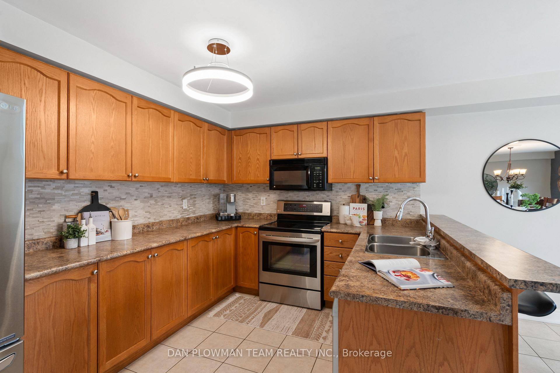 Photo 12 of 98 Longueuil Place, Whitby, Pringle Creek — HOMEH