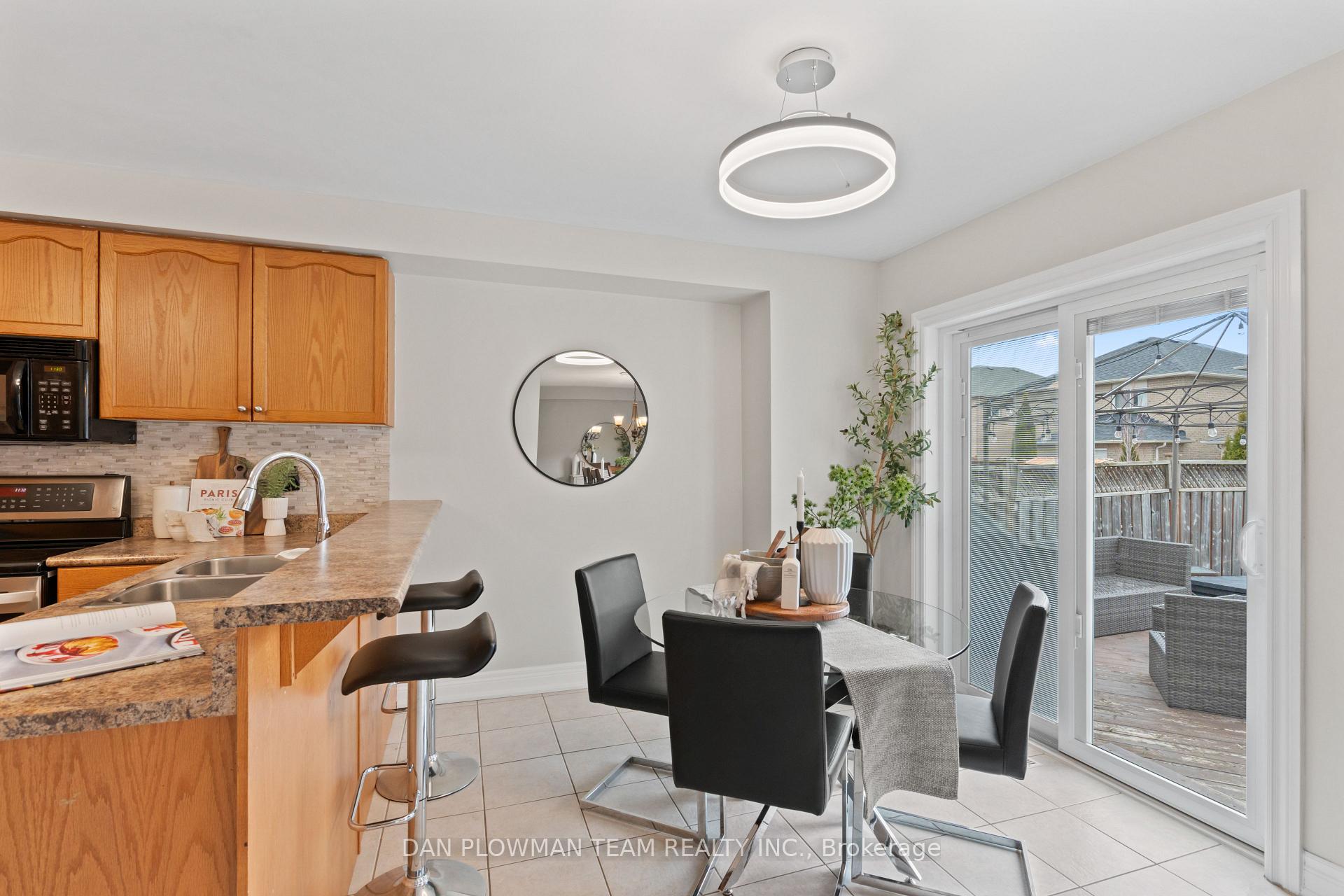 Photo 13 of 98 Longueuil Place, Whitby, Pringle Creek — HOMEH