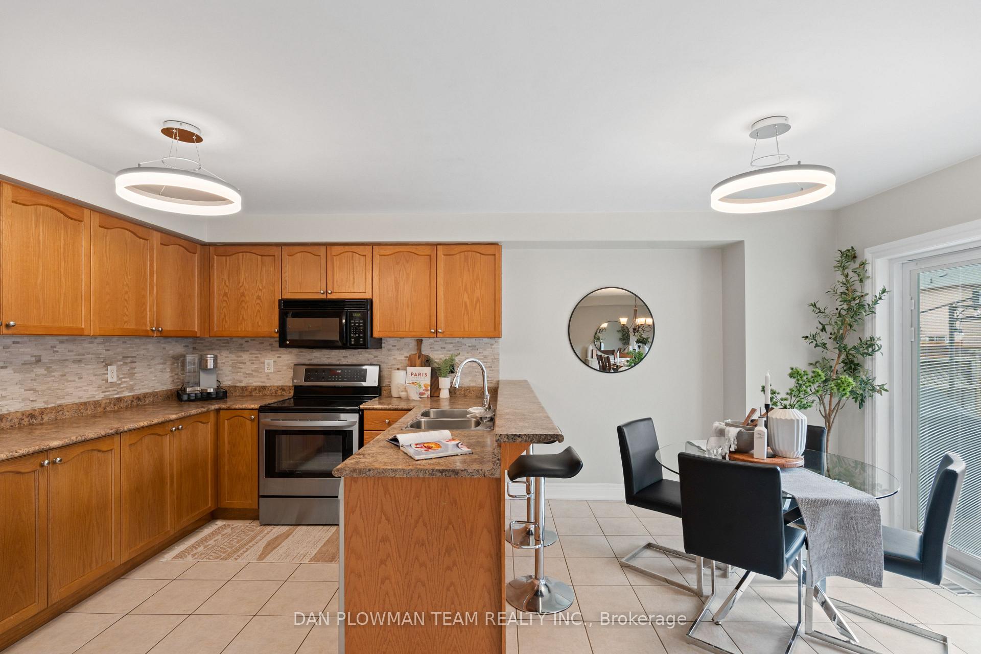Photo 14 of 98 Longueuil Place, Whitby, Pringle Creek — HOMEH
