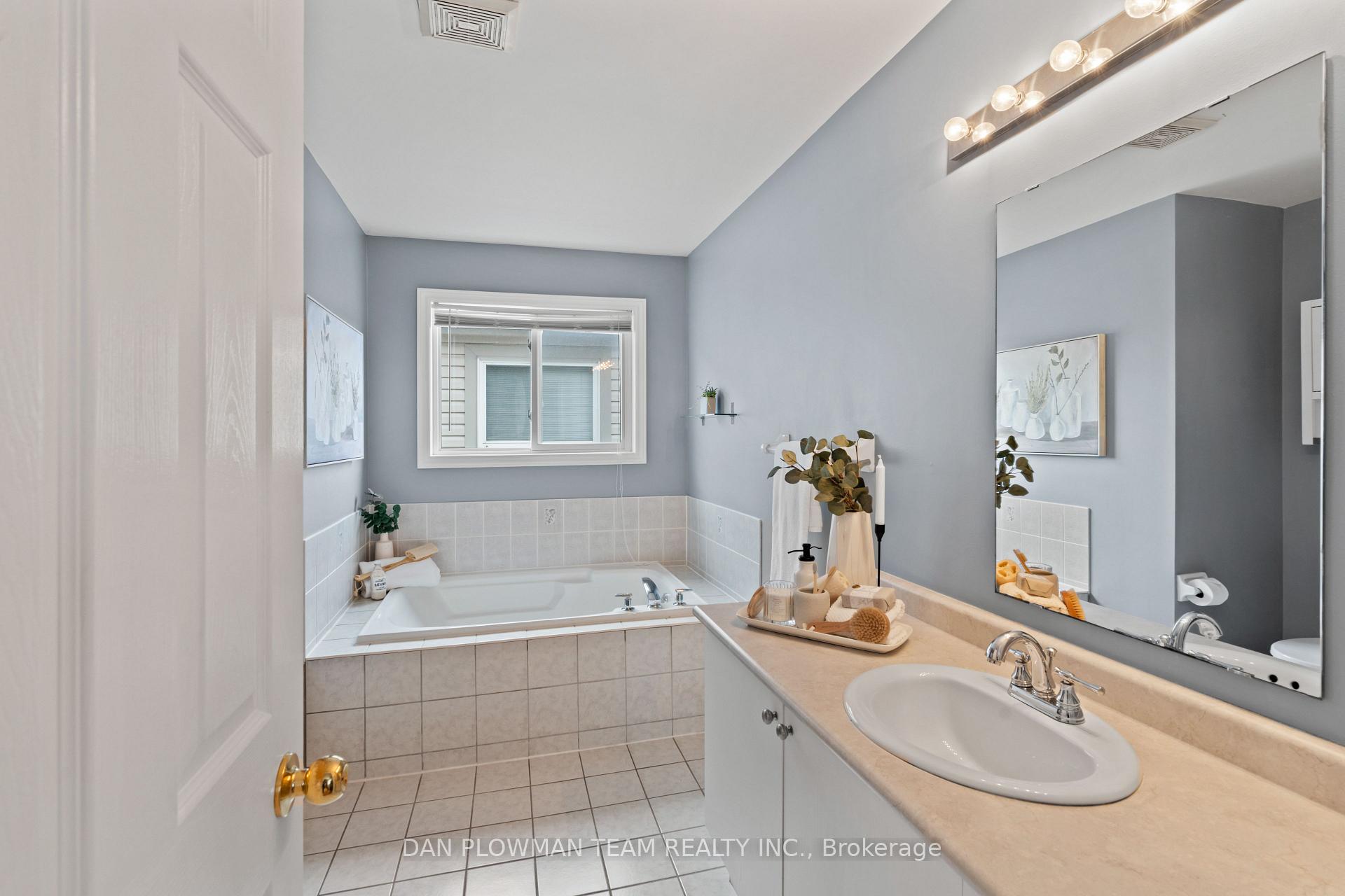 Photo 22 of 98 Longueuil Place, Whitby, Pringle Creek — HOMEH