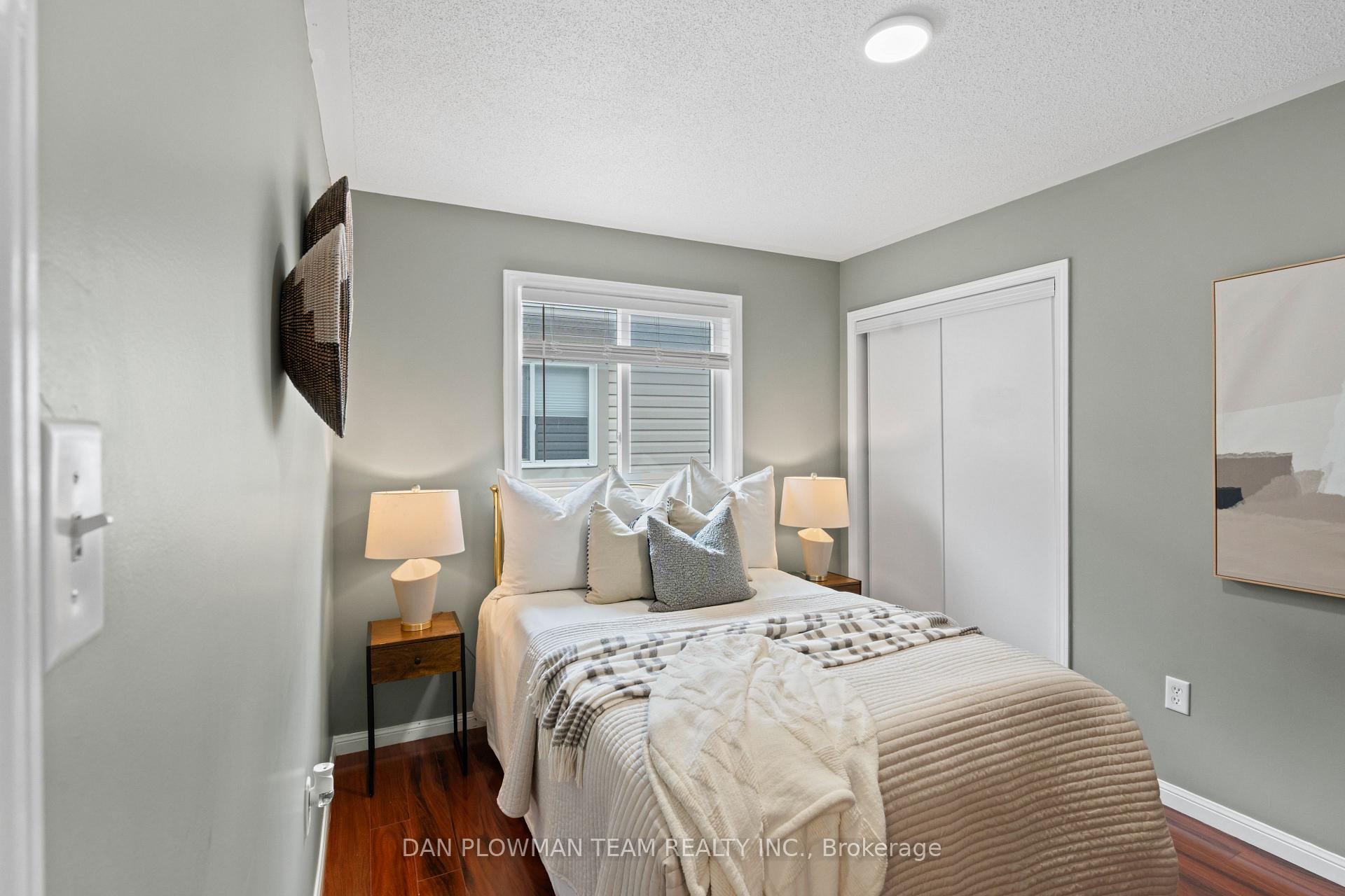 Photo 24 of 98 Longueuil Place, Whitby, Pringle Creek — HOMEH