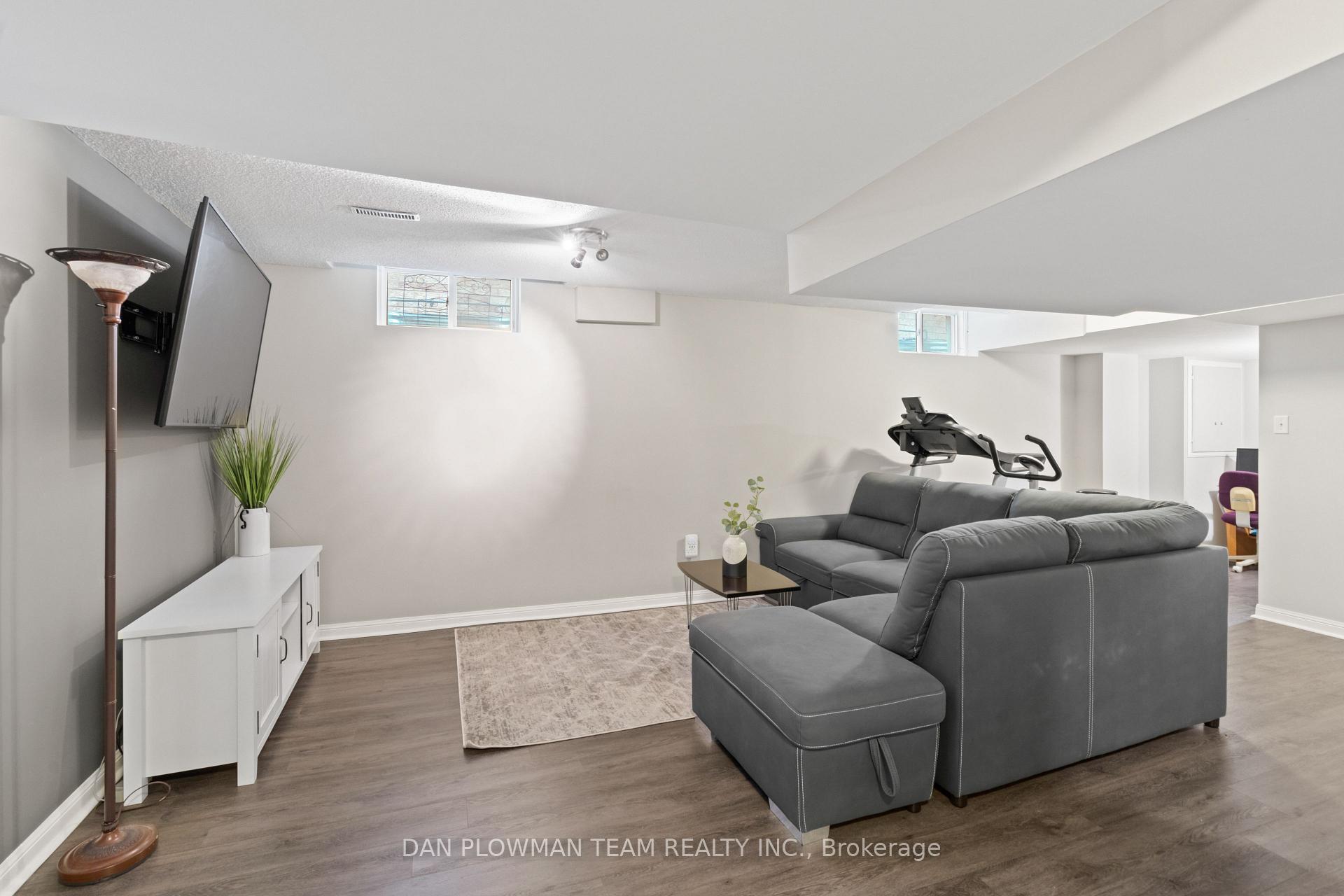 Photo 34 of 98 Longueuil Place, Whitby, Pringle Creek — HOMEH