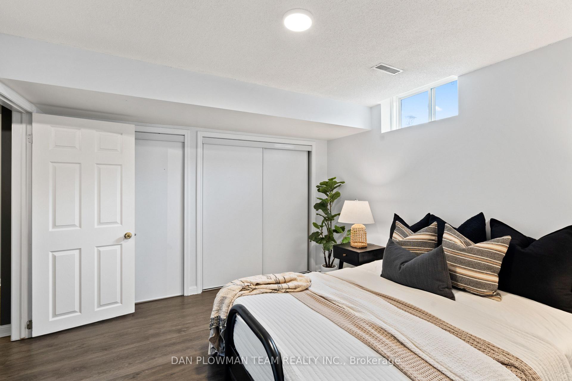 Photo 37 of 98 Longueuil Place, Whitby, Pringle Creek — HOMEH