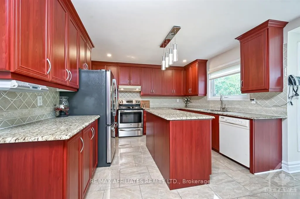 Photo 3 of 1343 Turner Crescent, Ottawa, Bilberry Creek/Queenswood Heights — HOMEH