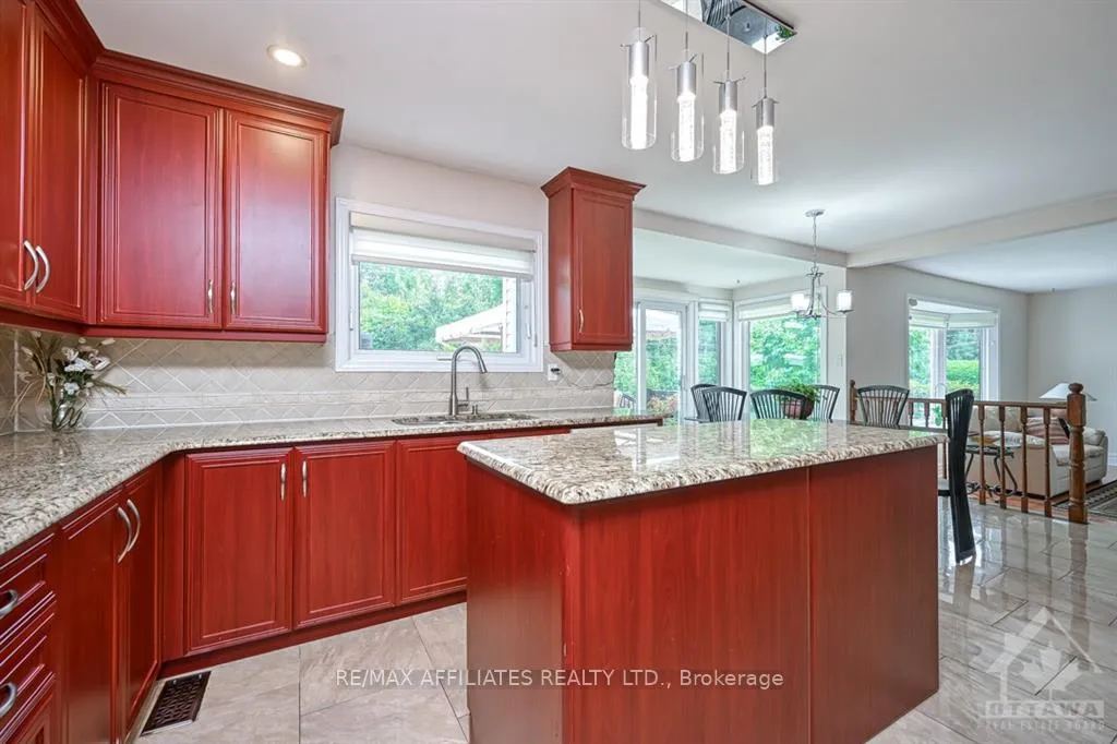 Photo 4 of 1343 Turner Crescent, Ottawa, Bilberry Creek/Queenswood Heights — HOMEH