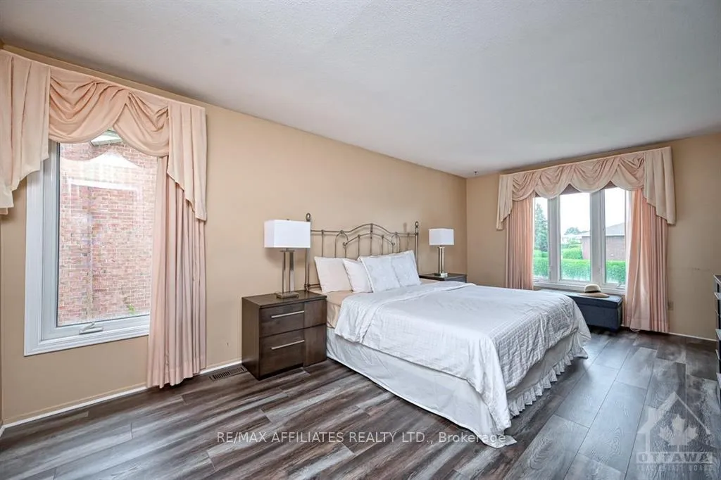 Photo 6 of 1343 Turner Crescent, Ottawa, Bilberry Creek/Queenswood Heights — HOMEH
