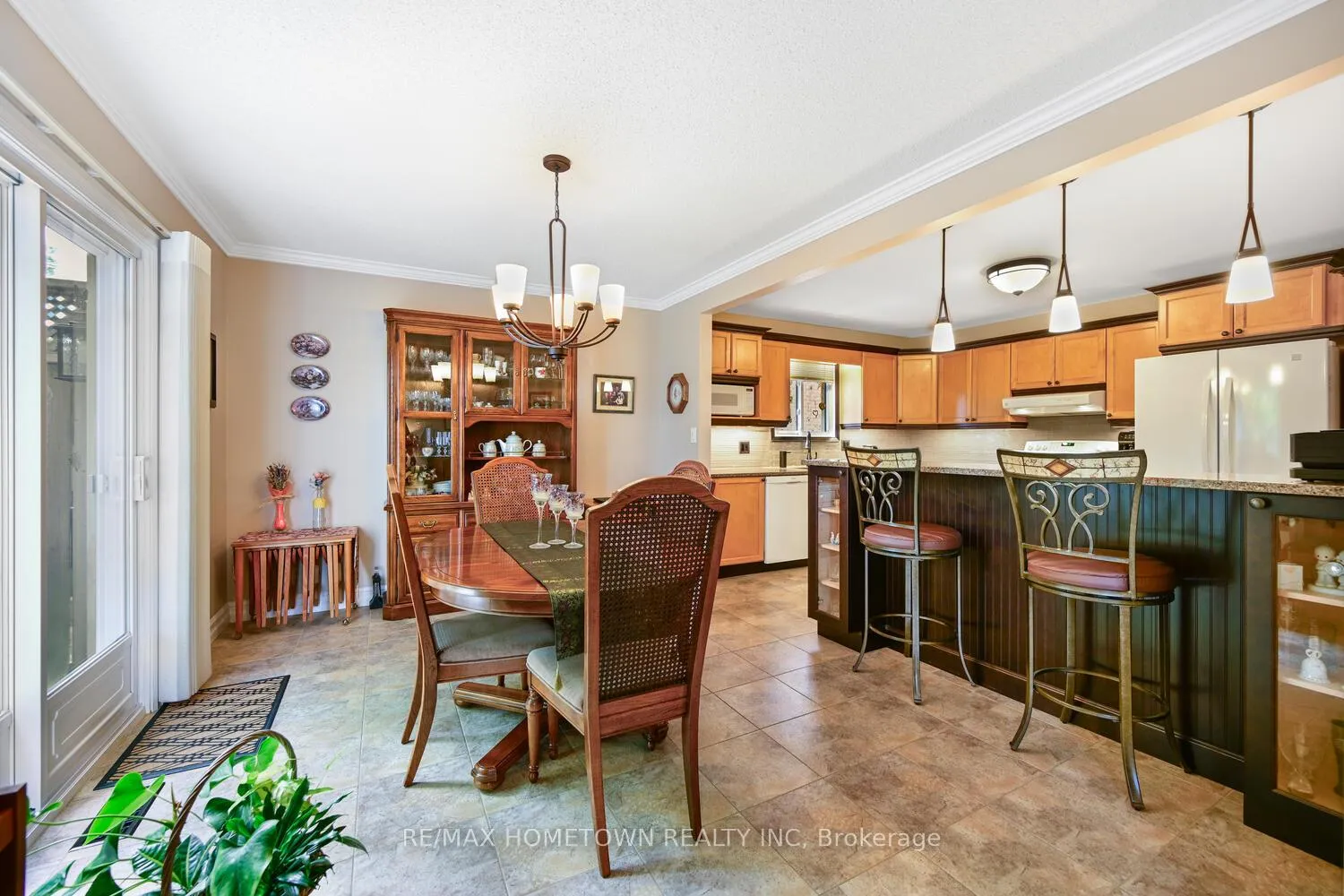 Photo 8 of 80 Cambridge Crescent, Brockville — HOMEH