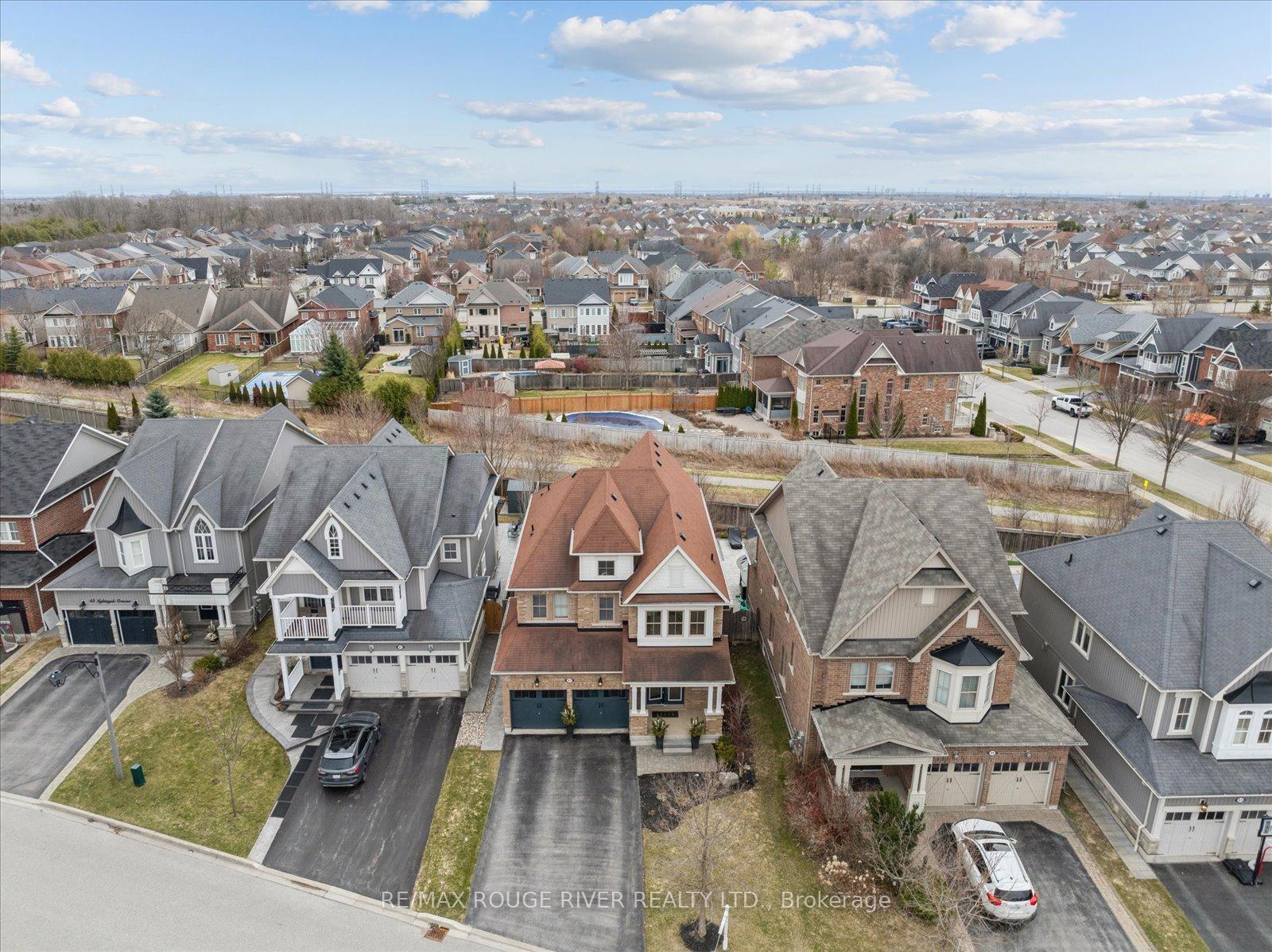 Photo 3 of 47 Nightingale Crescent, Whitby, Brooklin — HOMEH