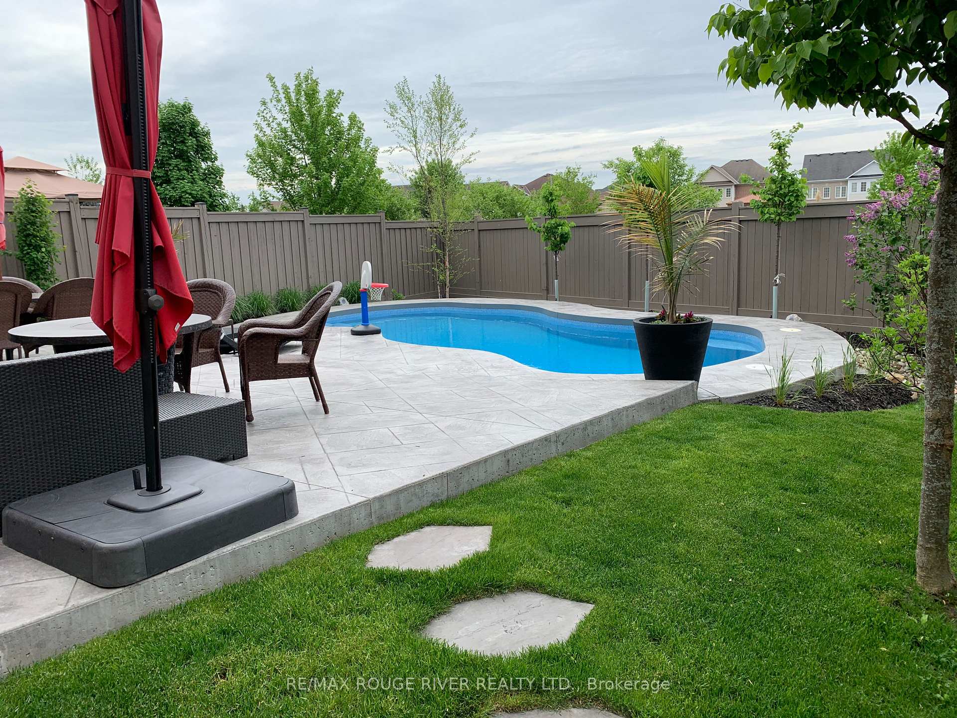 Photo 42 of 47 Nightingale Crescent, Whitby, Brooklin — HOMEH