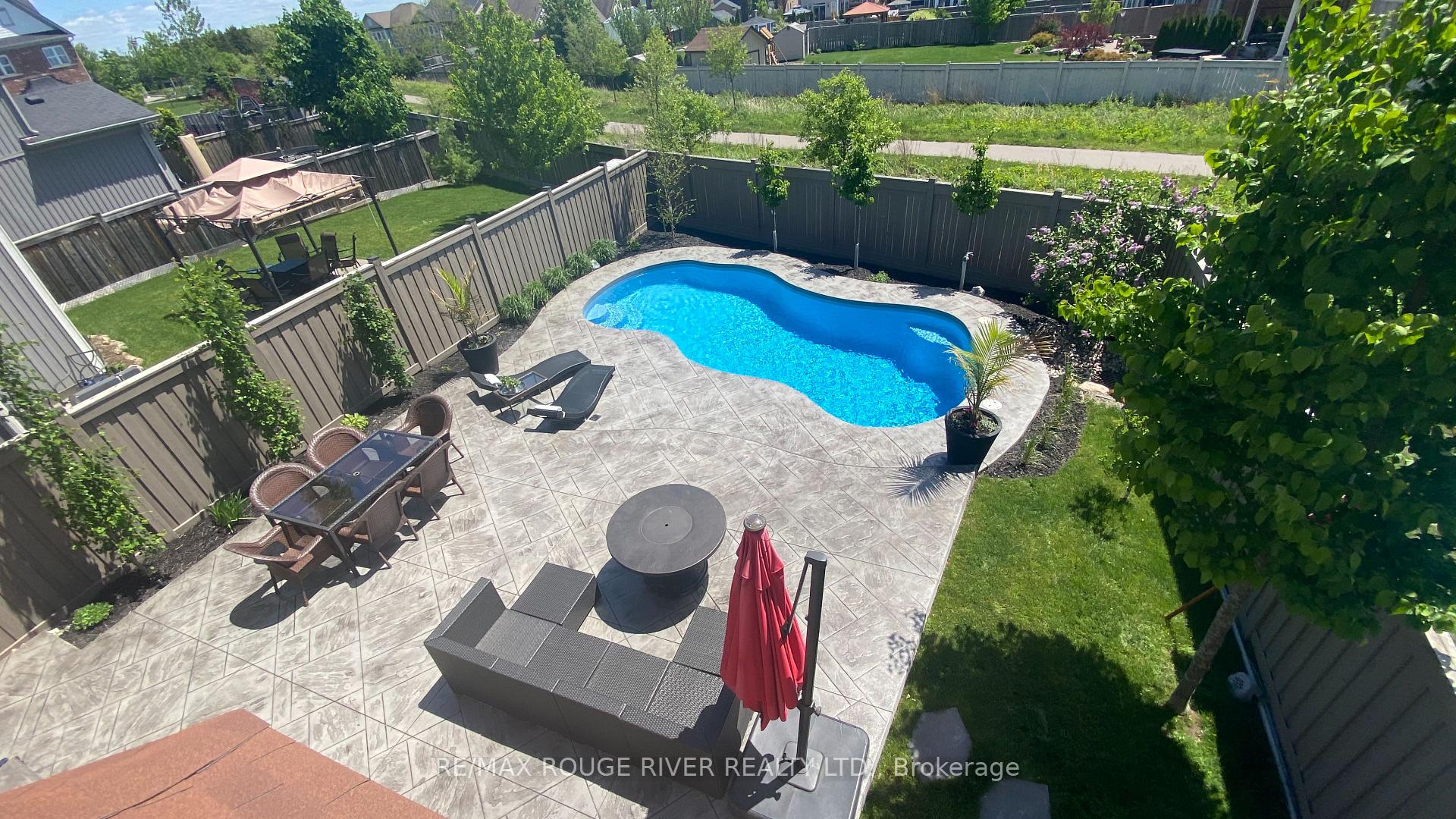 Photo 45 of 47 Nightingale Crescent, Whitby, Brooklin — HOMEH