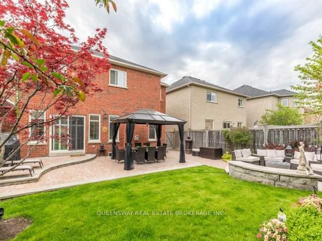 Photo 2 of 19 Petermann Street, Aurora, Bayview Northeast — HOMEH