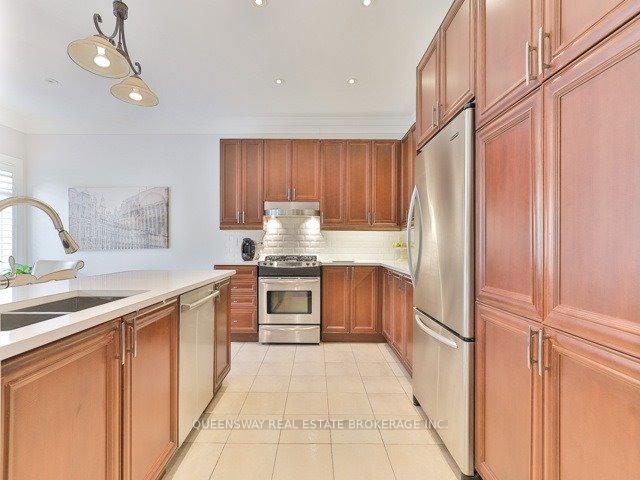 Photo 9 of 19 Petermann Street, Aurora, Bayview Northeast — HOMEH