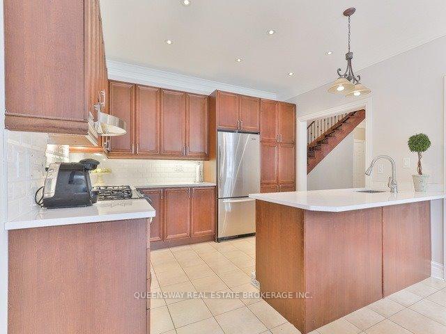 Photo 8 of 19 Petermann Street, Aurora, Bayview Northeast — HOMEH