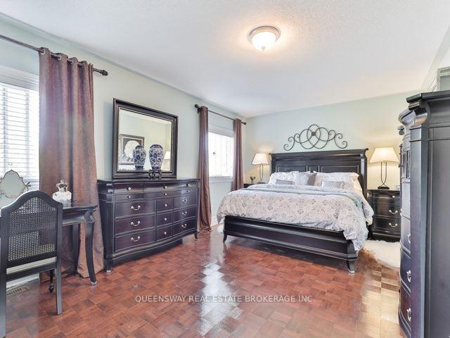 Photo 11 of 19 Petermann Street, Aurora, Bayview Northeast — HOMEH