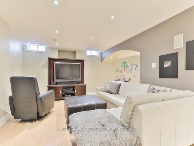 Photo 16 of 19 Petermann Street, Aurora, Bayview Northeast — HOMEH