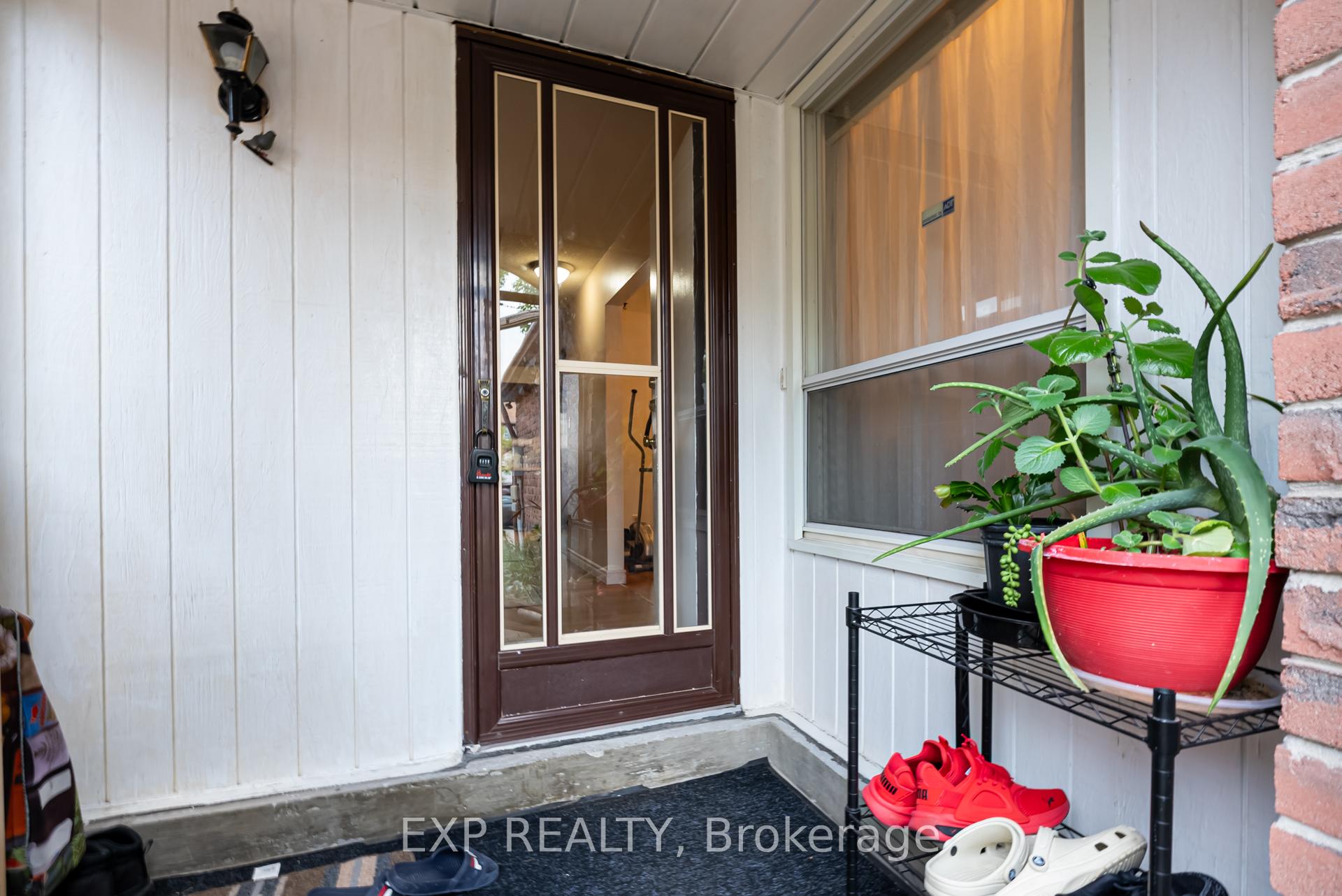 Photo 3 of 55 Hord Crescent, Vaughan, Lakeview Estates — HOMEH