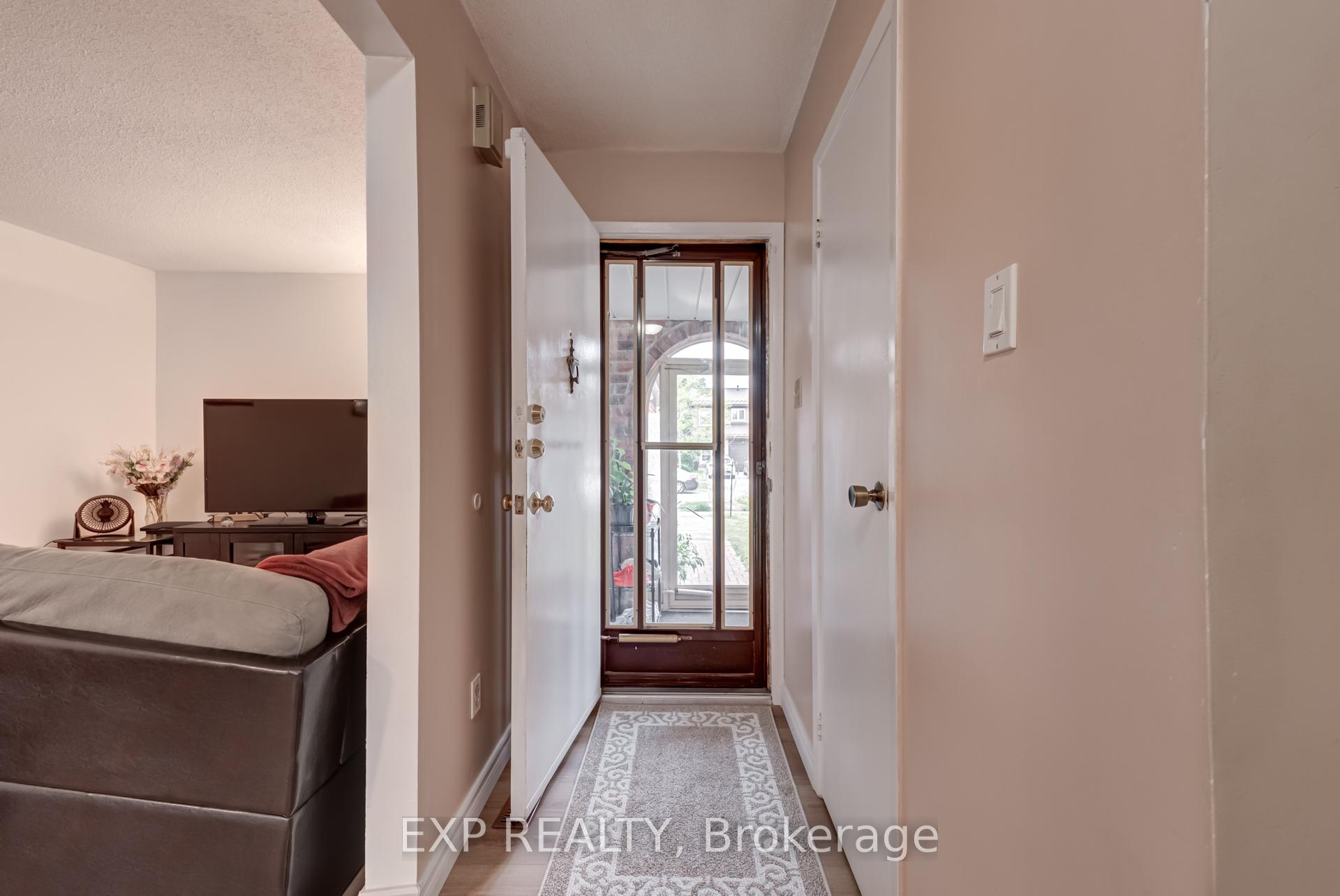 Photo 4 of 55 Hord Crescent, Vaughan, Lakeview Estates — HOMEH