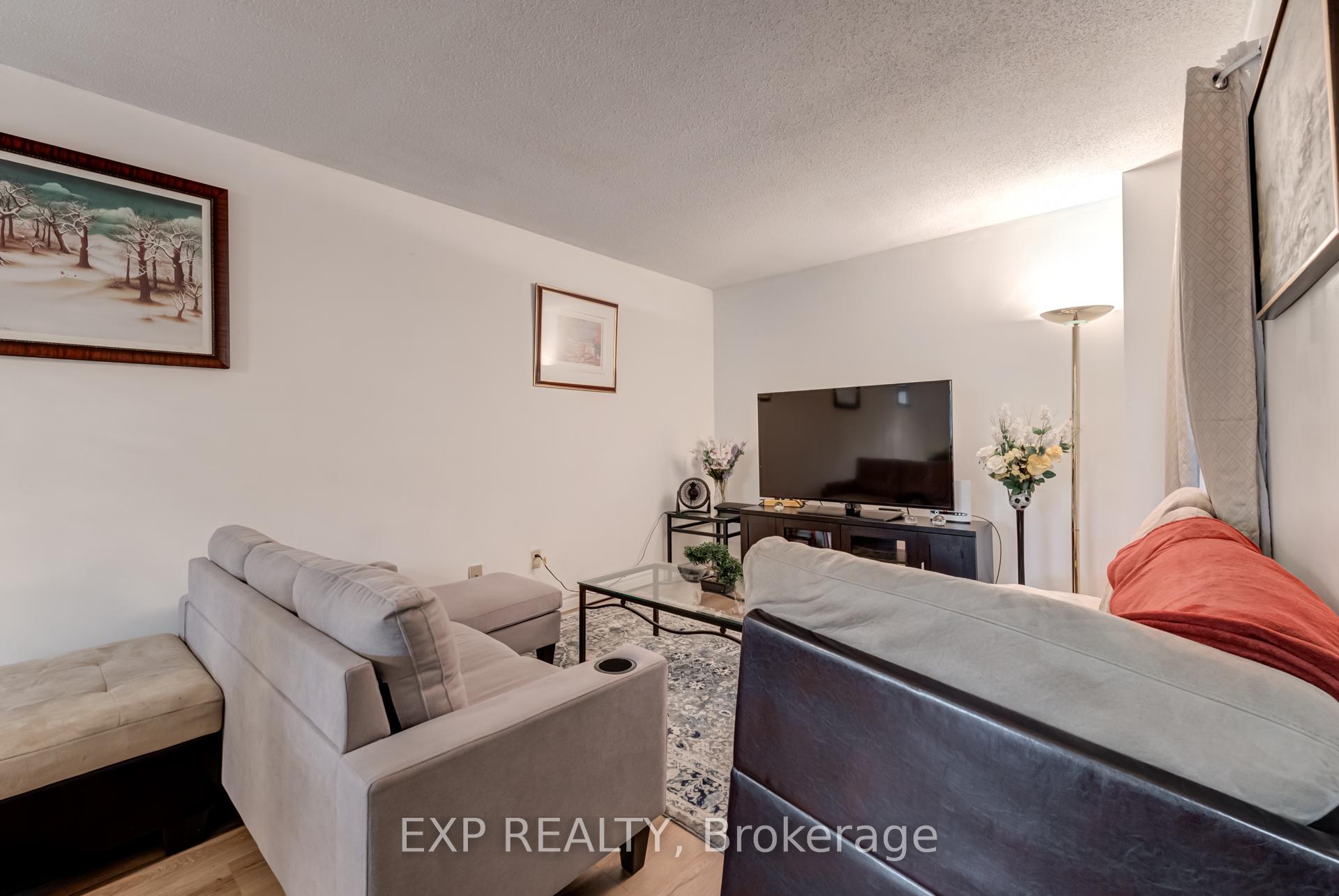 Photo 5 of 55 Hord Crescent, Vaughan, Lakeview Estates — HOMEH
