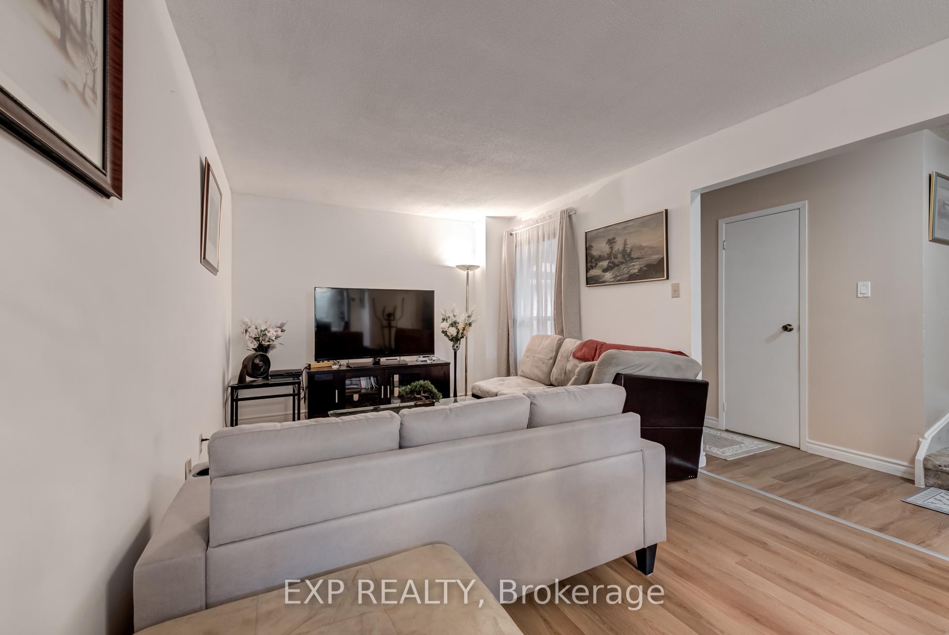 Photo 6 of 55 Hord Crescent, Vaughan, Lakeview Estates — HOMEH