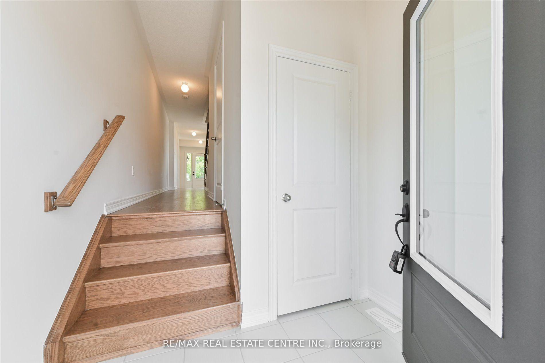 Photo 2 of 2 Cunliffe Lane, Ajax, South East — HOMEH