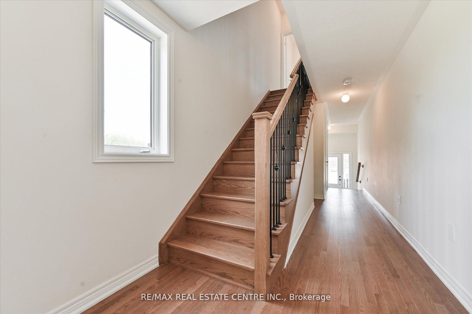 Photo 3 of 2 Cunliffe Lane, Ajax, South East — HOMEH