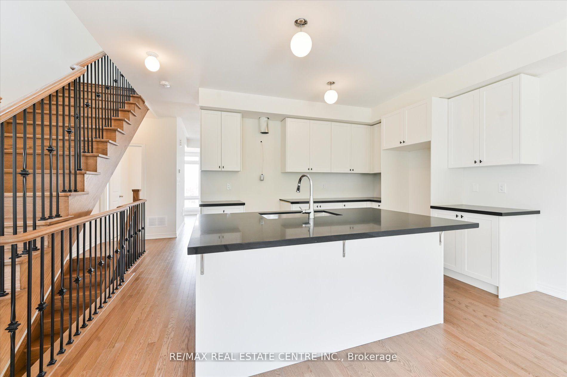 Photo 12 of 2 Cunliffe Lane, Ajax, South East — HOMEH