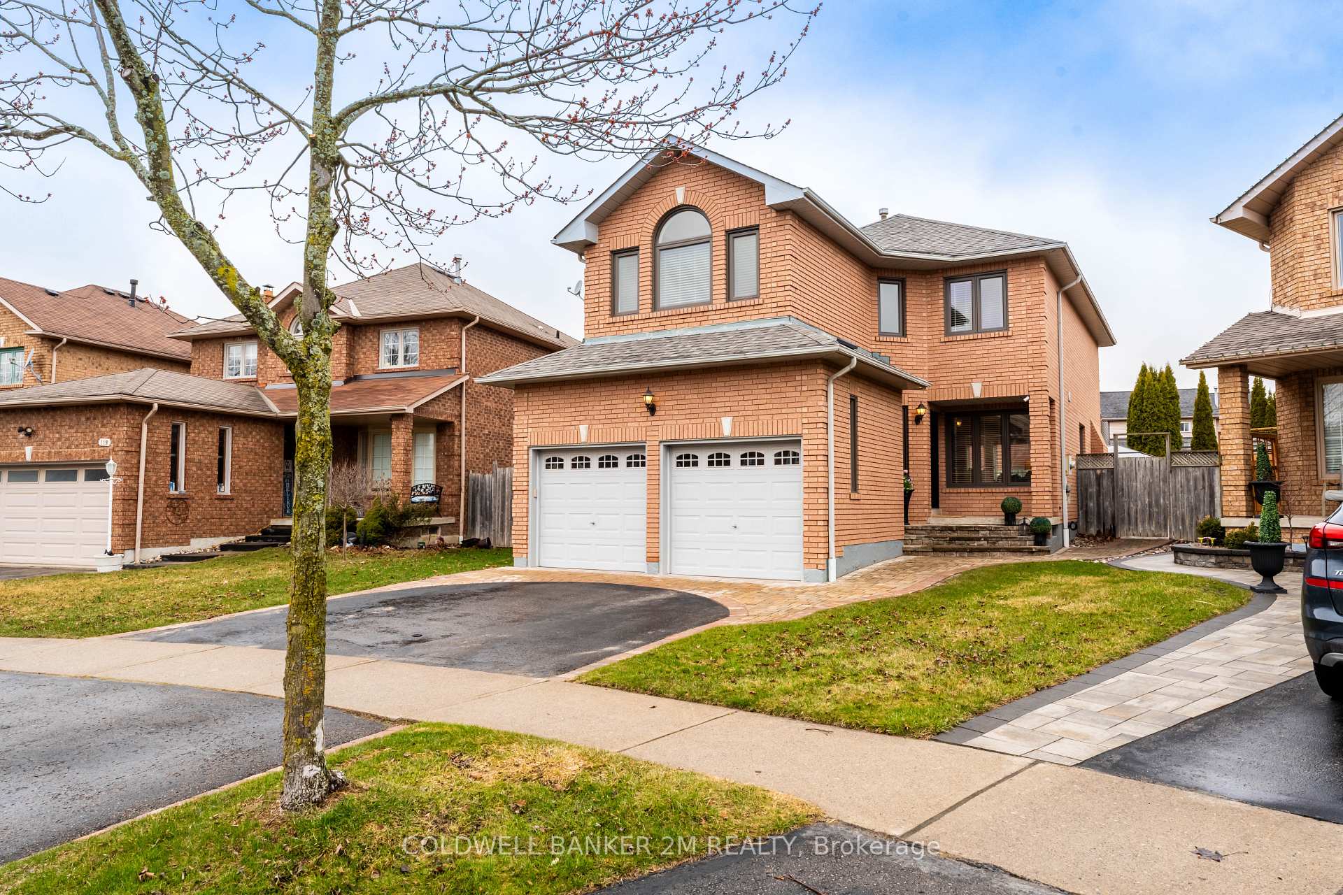 Photo 2 of 117 Harkness Drive, Whitby, Rolling Acres — HOMEH