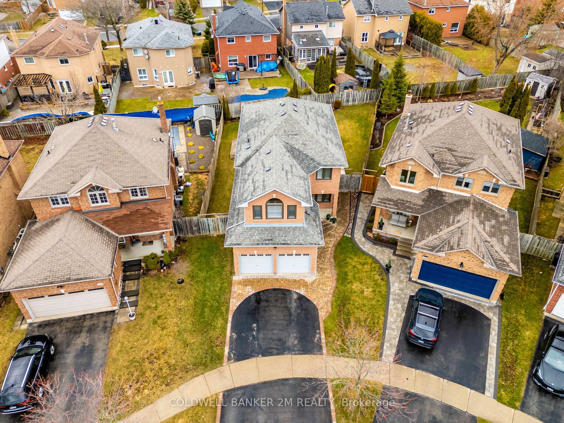 Photo 3 of 117 Harkness Drive, Whitby, Rolling Acres — HOMEH