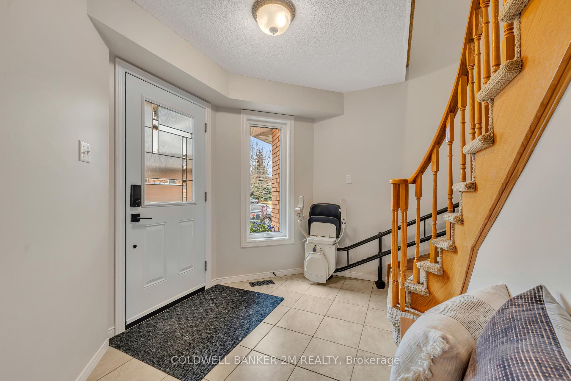 Photo 5 of 117 Harkness Drive, Whitby, Rolling Acres — HOMEH