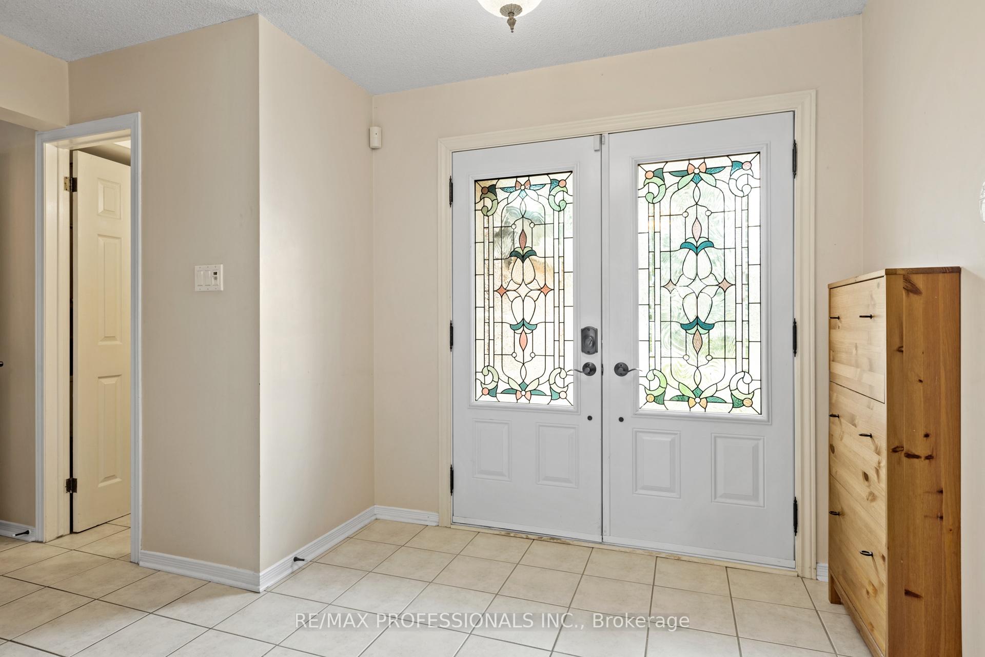 Photo 3 of 676 Merkley Drive, Ottawa, Fallingbrook/Pineridge — HOMEH