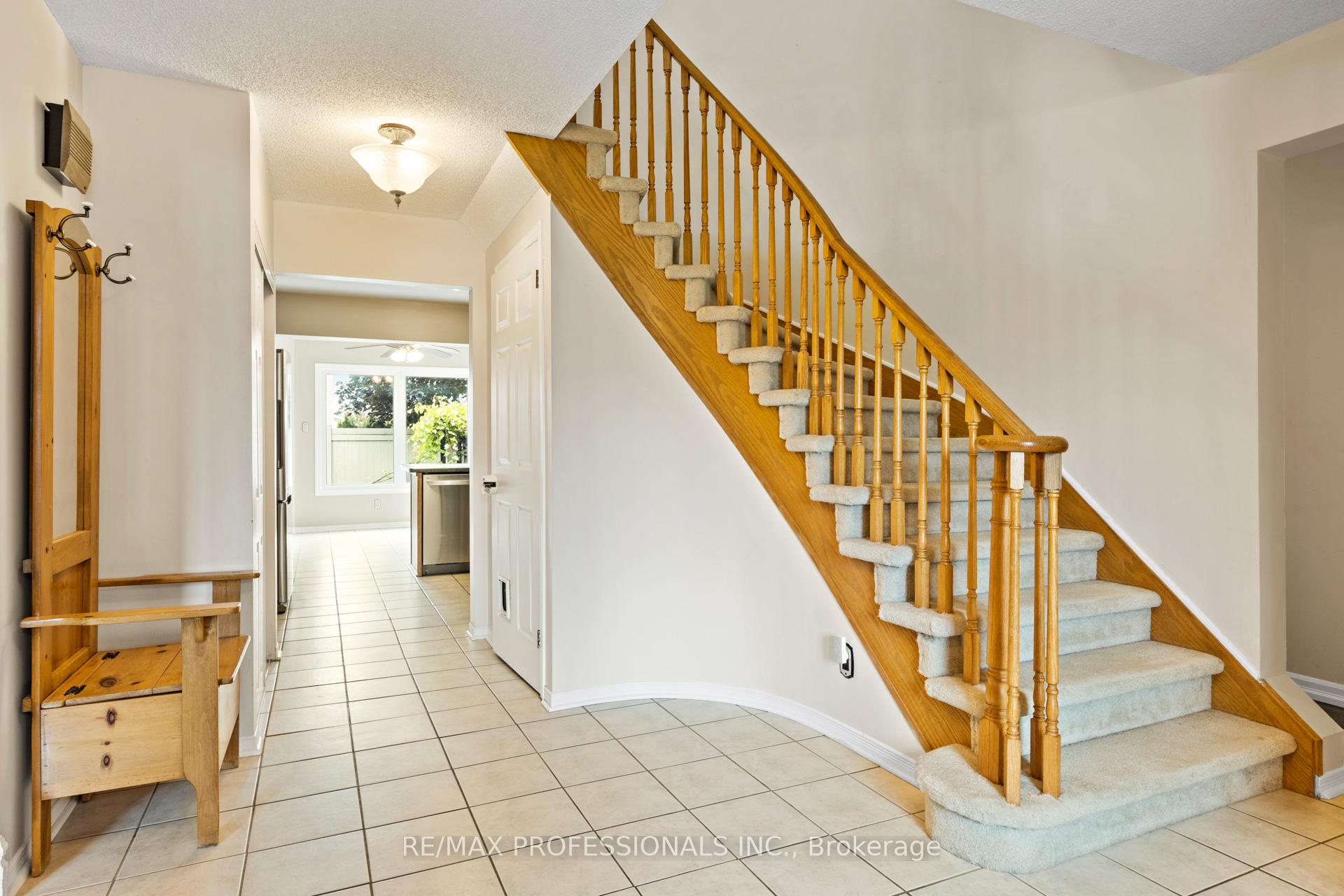 Photo 4 of 676 Merkley Drive, Ottawa, Fallingbrook/Pineridge — HOMEH