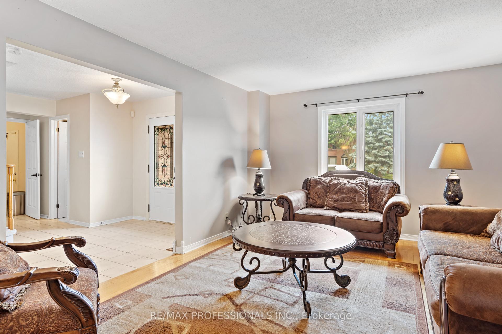Photo 5 of 676 Merkley Drive, Ottawa, Fallingbrook/Pineridge — HOMEH