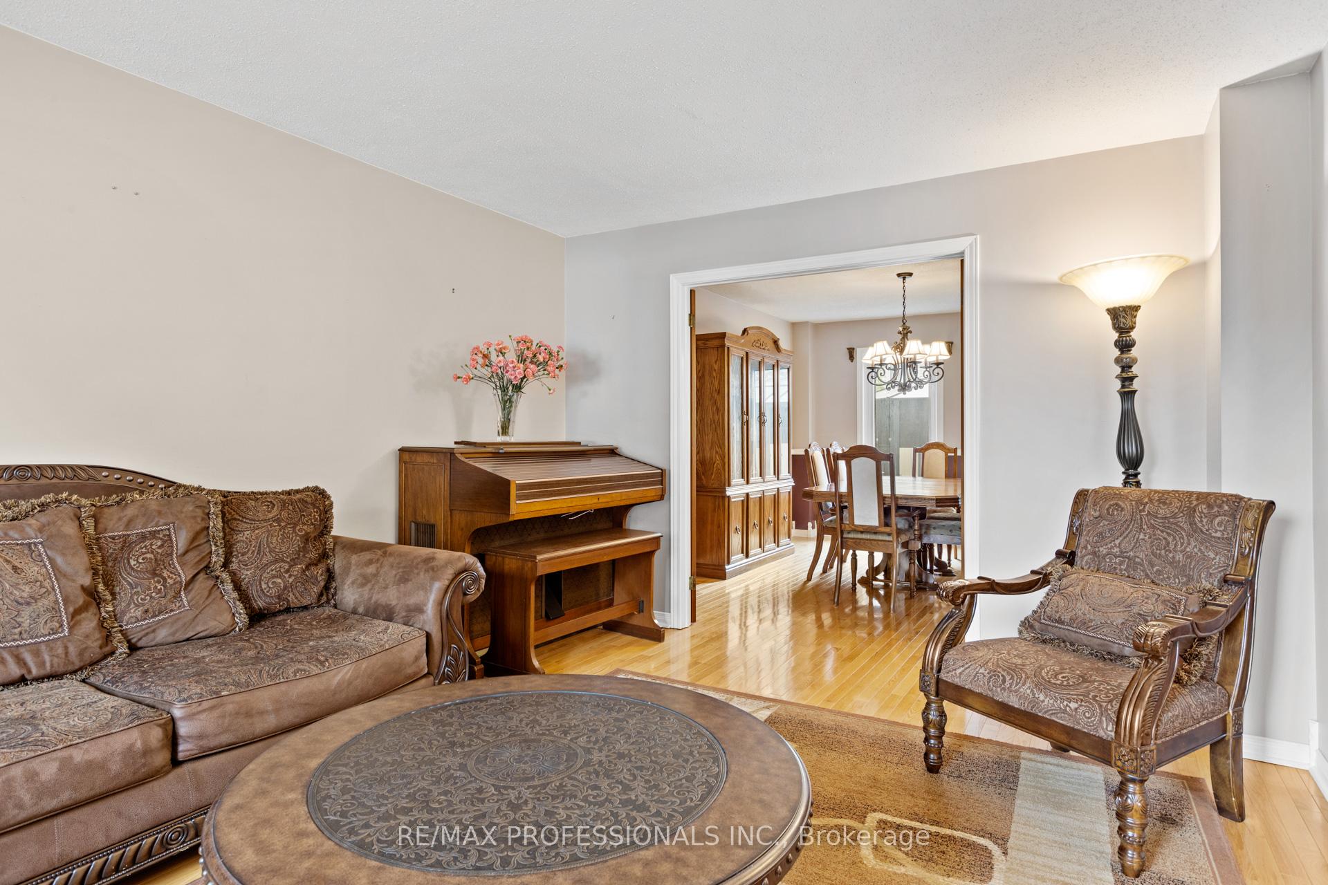 Photo 6 of 676 Merkley Drive, Ottawa, Fallingbrook/Pineridge — HOMEH
